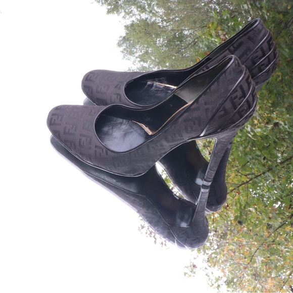 Fendi Women's Black and Brown Heels - Picture 6 of 8